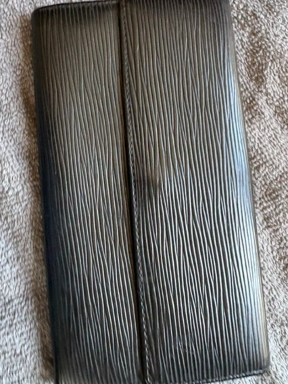 LV EPI Wallet - beautiful condition